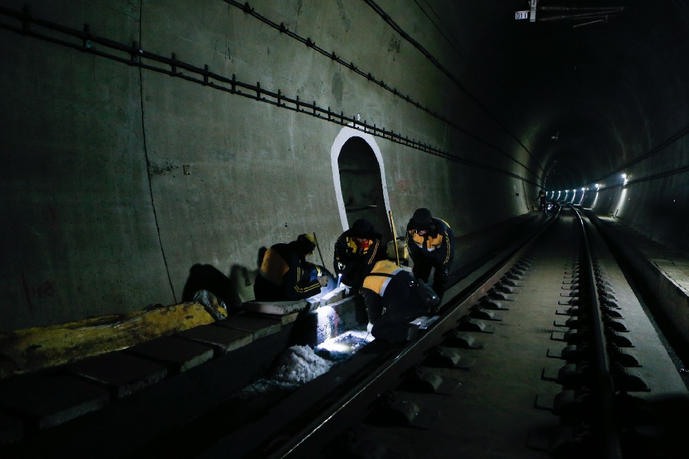 江北铁路运营隧道病害现状